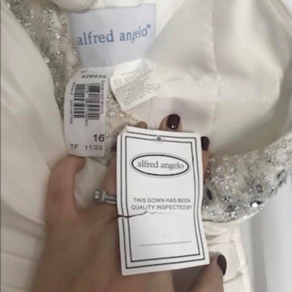 Alfred Angelo Wedding Gown - Picture 3 of 5